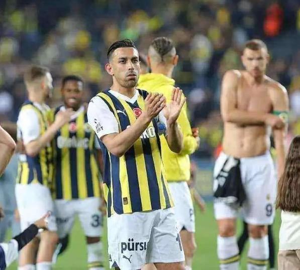 <p>TOKAT | FENERBAH�E</p> <p>TEK�RDA� | GALATASARAY</p> <p>TUNCEL� | GALATASARAY</p>