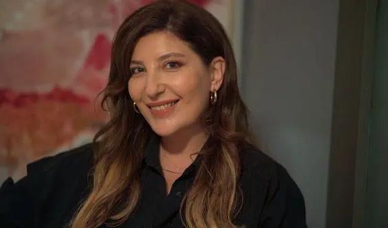 <p>Tiyatro sahnelerinden televizyon ekranlar�na ve sinema perdelerine uzanan kariyerinde pek �ok farkl� karaktere hayat veren �ebnem Bozoklu, hem komedi hem de dram projelerindeki ba�ar�l� performanslar�yla geni� bir izleyici kitlesinin be�enisini kazanmay� ba�aran �ok y�nl� oyuncular aras�nda yer al�yor.</p> <p>Son olarak verdi�i kilolarla g�ndeme bomba gibi d��en Bozoklu'nun son halini g�renler inanamad�</p>