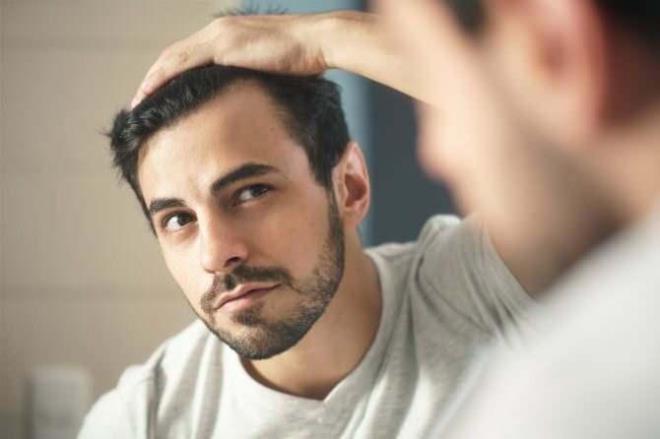 Medical Park TEM Hastanesi'nden Dermatoloji Uzman� Dr. Alborz M��fiki, mevsimsel sa� d�k�lmesinin nedenleri, sa� sa�l���n� etkileyen fakt�rler ve d�k�lme durumunda dikkat edilmesi gerekenler hakk�nda bilgi verdi.