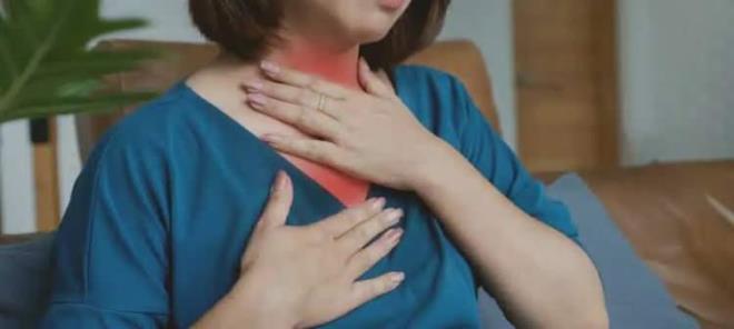 Ac�badem Kent Hastanesi Gastroenteroloji Uzman� Dr. Mustafa Yal��n, mide yanmas� olmadan ilerleyen bo�az refl�s�n�n, kronik ses k�s�kl���ndan bo�azda tak�lma hissine kadar bir�ok belirtiyle ya�am kalitesini d���rd���n� s�yledi.