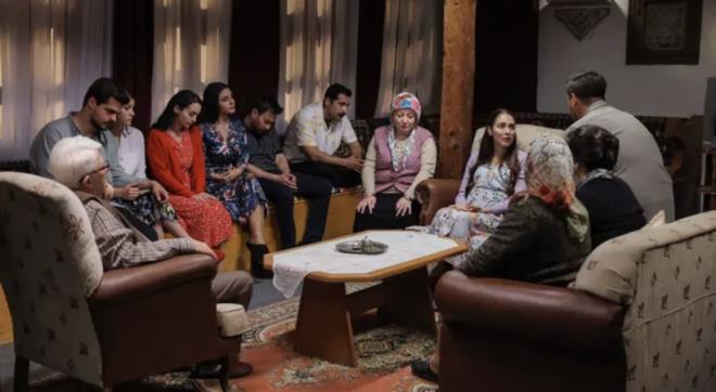 Dizi yap�mc�s� Ferhat E�siz ve K�pr� Film hakk�nda ortaya at�lan a��r su�lamalar�n ard�ndan �irket y�netimi kurumsal bir bas�n a��klamas� yay�mlayarak s�z konusu payla��mlar�n ger�e�i yans�tmad���n� bildirdi.