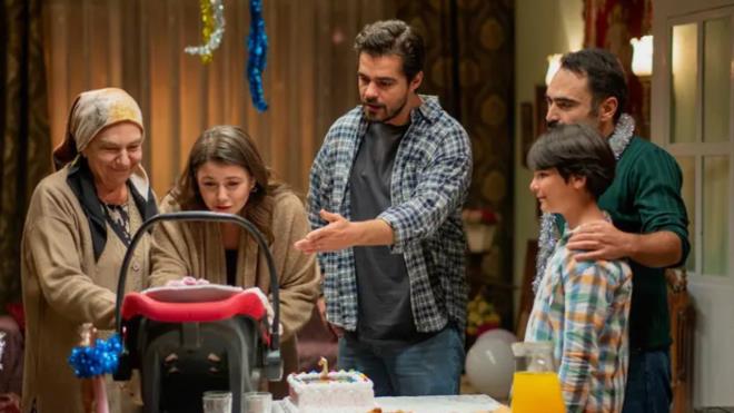 TRT1'in uzun soluklu yap�mlar�ndan biri olan G�n�l Da�� dizisi setinde ortal�k kar��t�. Dizinin yap�mc�s� ile set �al��anlar� aras�nda kriz ya�and��� iddia edildi. ��te olay�n detaylar�...