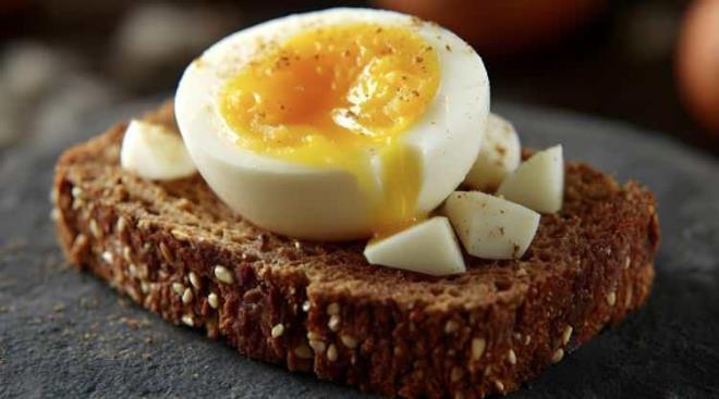 Protein a��s�ndan zengin ve besleyici de�eriyle �ne ��kan yumurta, kahvalt� sofralar�n�n vazge�ilmezleri aras�nda yer al�yor.&nbsp;