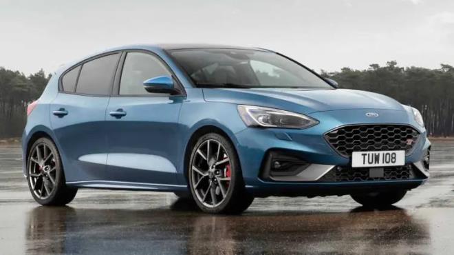<p><strong>DAHA GEN��, DAHA KEY�FL� S�R��</strong></p> <p>Ford Focus, daha geni� ve s�r�� keyfi y�ksek bir otomobil arayanlar i�in �ne ��k�yor.</p>