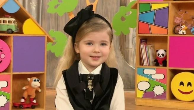 Bir d�nem “Kutu Bebek” lakab�yla tan�nan Ebrar Demirbilek, kat�ld��� film galas�nda yeni projeler i�in teklif ald���n� a��klad�. K���k ya�ta ba�lad��� oyunculuk kariyerini s�rd�ren Demirbilek, de�erlendirme a�amas�ndaki teklifler oldu�unu s�yledi.