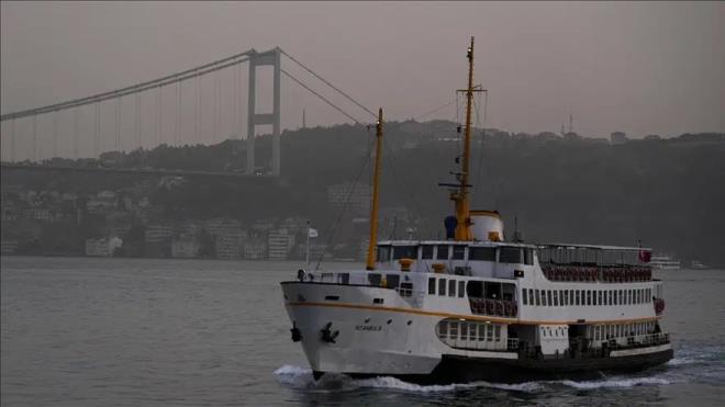 <p>�stanbul Teknik �niversitesi (�T�) b�nyesinde kentteki hava kirlili�ine ili�kin �al��ma yap�ld�. U�ak ve Uzay Bilimleri Fak�ltesi �klim Bilimi ve Meteoroloji M�hendisli�i B�l�m� Ba�kan� Prof. Dr. H�seyin Toros, �stanbul'da 2025 ve 2026'n�n eyl�l aylar�nda hava kirlili�i oranlar�n� inceledi.</p><p>&nbsp;</p><p>�al��malarda �evre, �ehircilik ve �klim De�i�ikli�i Bakanl��� ile �stanbul B�y�k�ehir Belediyesi'nin (�BB) hava kalitesi �l��m istasyonlar�nda kaydedilen havadaki partik�l madde (PM10) oran� g�zlemlendi.</p><p>&nbsp;</p><p><strong>ARTI� YA�ANDI</strong></p><p>&nbsp;</p><p>Buna g�re, kentte eyl�l ay�ndaki PM10 konsantrasyonu ortalamas� 24 istasyonda metrek�p ba��na 29,33 mikrogram olarak belirlendi. Bu oran, ge�en y�l�n ayn� ay�nda ise ortalama 28,38 mikrogram olarak �l��ld�.</p><p>&nbsp;</p><p>Partik�ler madde kaynakl� hava kirlili�inin ge�en y�la g�re y�zde 3 artt��� belirlendi.</p>