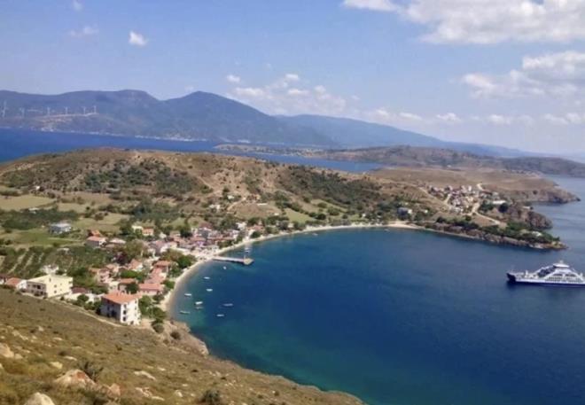 Buradan hareket eden feribotlarla yakla��k 1 saatlik keyifli bir deniz yolculu�u sonras�nda adaya ayak bas�l�yor. G�r�lt�den uzak, huzurlu ve �zg�n bir tatil deneyimi arayanlar i�in Pa�aliman� Adas� �n�m�zdeki d�nemde ad�ndan s�kl�kla s�z ettirecek gibi duruyor.