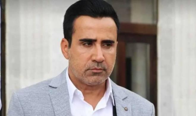 ��kan baz� haberlerde Emrah'�n 200'� a�k�n evi oldu�u belirtilirken, di�er iddialarda bu say�n�n 300'� ge�ti�i �ne s�r�ld�. Sanat��n�n gayrimenkullerinden elde etti�i ayl�k kira gelirinin ise yakla��k 300 bin dolar, yani 10 milyon lira oldu�u iddia edildi.&nbsp;
