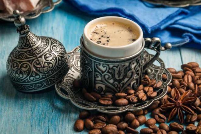<p><strong>20 YILDA KAHVE K�LT�R�NDE B�Y�K DE����M</strong></p>    <p>&nbsp;</p>    <p>MTM Medya Takip Merkezi, medyan�n son 20 y�l�n� kapsayan bir ar�ivden yararlanarak 2006-2026 y�llar� aras�ndaki kahve k�lt�r�n�n nas�l de�i�ti�ini ortaya koydu.</p>