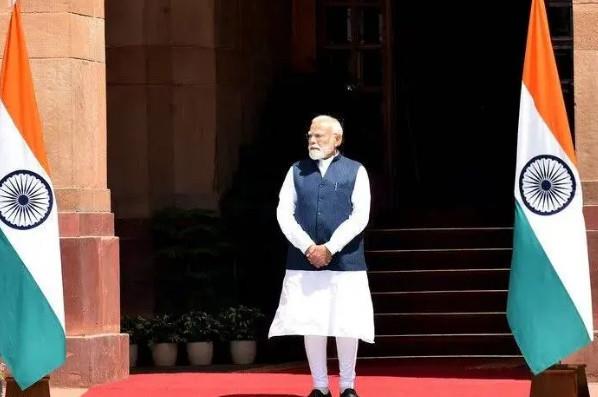 <h3>NARENDRA MOD� | LAKABI: NAMO</h3> <p> Anlam�: Asil, sayg�de�er, h�rmet edilen, sayg� duyulan, y�ksek de�er verilen , toplumun refah�n� destekleyen, ba�kalar�n�n refah�n� g�zeten.</p>