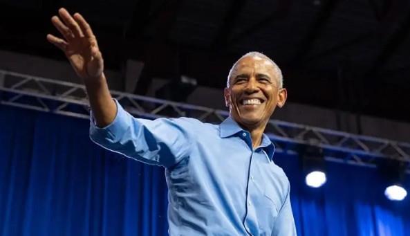 <h3>BARACK OBAMA | BARRY OBAMA</h3> <p> Endonezya'da �ocukken Obama, �vey babas�n�n soyad�n� yans�tan " Barry Soetoro " veya babas�n�n soyad�n� kullanarak "Barry Obama" olarak an�l�yordu.</p>