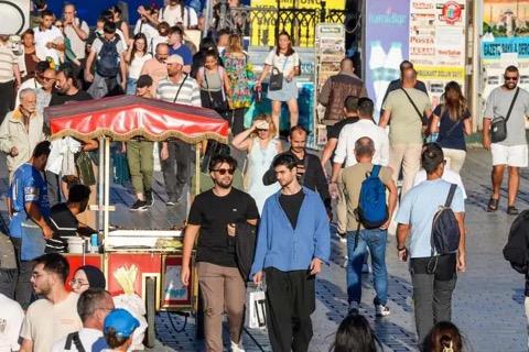 Yapay zekan�n haz�rlad��� bu liste, yaln�zca mevcut veriler �zerinden yap�lan bir analiz ve tahmin niteli�i ta��yor. Bir il�enin il stat�s� kazanabilmesi, ancak resmi kurumlar�n de�erlendirmeleri ve yasal d�zenlemelerle m�mk�n olabilir.