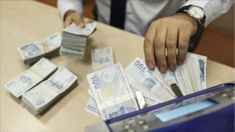 Ocak 2027 emekli maa�� zamm� i�in geri say�m s�rerken SSK, Ba�-Kur ve memur emeklilerinin g�z� yap�lacak d�zenlemelere �evrildi. Sosyal G�venlik Ba�uzman� �sa Karaka�, TGRT Haber canl� yay�n�nda emekli maa�lar�na ili�kin olas� zam senaryolar�n� a��klad�.