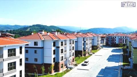 <h3>TOK� K�RALIK KONUT ANAHTAR TESL�M� NE ZAMAN?</h3> <p>�stanbul TOK� kiral�k sosyal konut projesinde anahtar teslimlerinin Kas�m 2026'da d�zenlenecek COP31 �klim Zirvesi'nin ard�ndan ba�lamas� planlan�yor.</p> <p>Bakan Murat Kurum'un a��klamas�na g�re yakla��k 2 bin konut haz�r durumda bulunuyor. �lk etapta hak sahipleri belirlenecek 1.071 konutun teslimat takvimi ise kura s�recinin ard�ndan kesinle�ecek.</p>