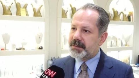 �zellikle son d�nemde y�ksek seviyelerde seyreden alt�n ve g�m��te pe� pe�e gelen sat��larla birlikte yat�r�mc�lar�n yak�ndan takip etti�i destek noktalar� a�a�� y�nl� k�r�ld�. Ons alt�n�n 4 bin dolar seviyesinin alt�na gerilemesiyle gram alt�nda da h�zl� bir geri �ekilme g�r�ld�.