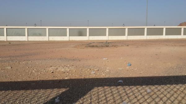 te bu sevimli mbarek dan gney eteklerinde o mehur Uhud Sava cereyan etmi, Ashabdan 70 kii bu savata ehadet erbetini imilerdi.