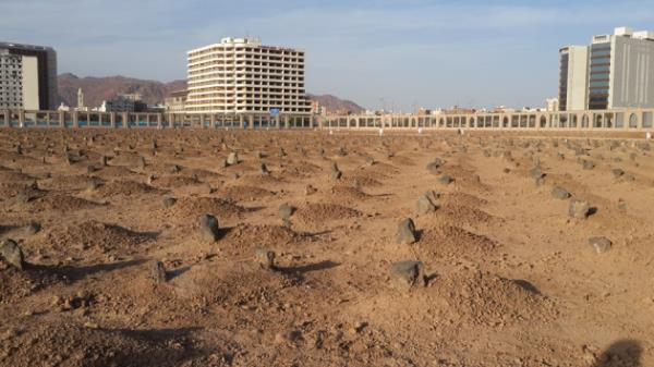 El-Bak mezarl slm tarihi boyunca nemli ahsiyetlerin defnedildii bir mezarlk olmutur.