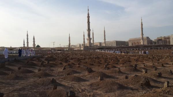 Hz. Peygamber (s.a.), "Bizim su Bakiyyu'l-urkad mezarlna her kim defnedilirse kyamet gn ona ehdet ve efaat ederiz." buyurmutur.