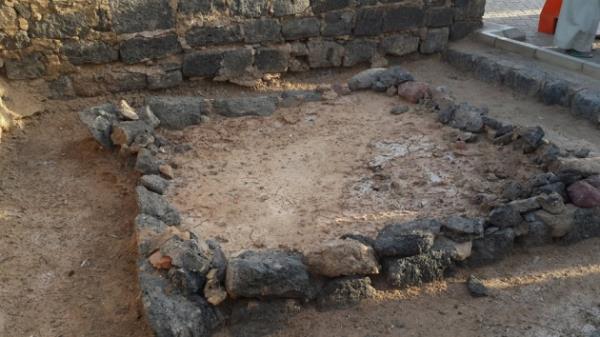 Efendimizin kzlar Zeynep Rukiye ve mm Glsm'n kabirleri ise Hz. Abbas'n kabirinin sonunda yer alyor.