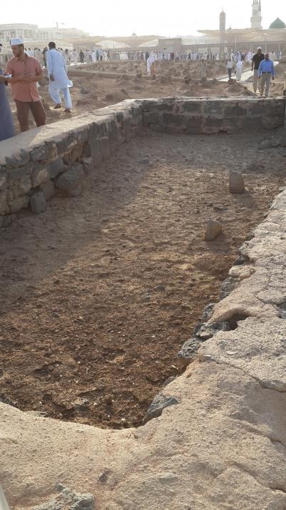 Bunlar arasnda Uhud savanda ehit denlerin bir blm de bulunmaktadr.