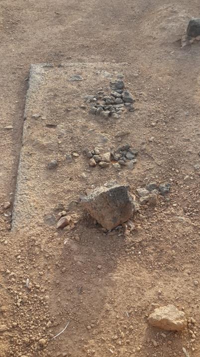 Bunlarn solundaki iki dikdrtgeni andran blmde ise Efendimizin st kardei Sfyan Bin Harise ve Hz. Ali'nin kardei Akil (ra) yatyor.