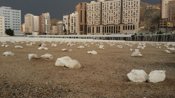 Gnmzde Mekke'de vefat eden tm mslmanlar (Mekke'de Hac ve mre iin bulunan mslmanlar dahil olmak zere) Cennetl Mualla'ya defnedilmektedir.