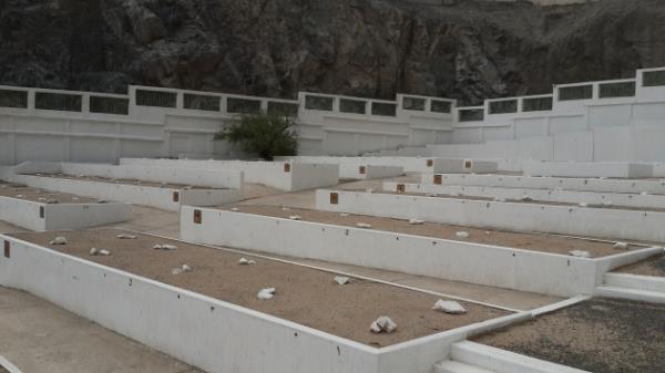 <p><b>CENNETL MUALLA'DA YATAN PEYGAMBER YAKINLARI</b></p>  slamiyetten nceki dnemlerdede Mekke'nin mezarl olan Cennetl Mualla, Kabe-i erife yaklak 2 Km. mesafede olup Cin Mescidi'nin yanndadr.