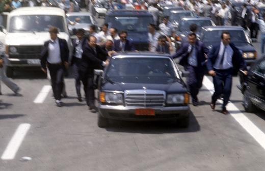 "Haydi bir kaset koy da yle bir neelenelim Semra Hanm"