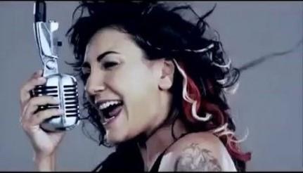 zlem Tekin ? Ak her eyi affeder mi