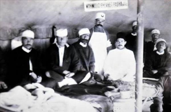 Trk dostu Jahar'n, Osmanl'daki gelimeleri yakndan izledii Trablusgarp ve Balkan savalar nedeniyle zor durumda kalan Osmanl devletinden gelen haberleri gazetesinde nerettii, esaret altndaki yoksul Mslman Hindistanllar Osmanl'ya ve hilafete destee ard biliniyor.