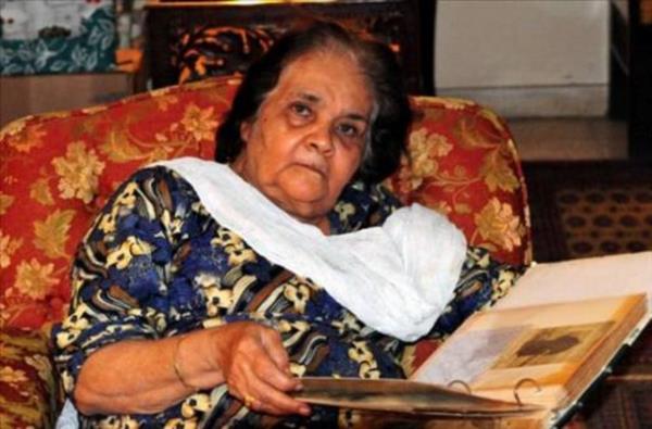 Pakistan'n kurulmasna nclk eden ve lkenin bamszlnn kazanmasnda nemli mcadeleleri bulunan Muhammed Ali Jahar'n Karai kentinde yaayan torunu Aziz Fatma Sddk'ta, Filistin, Balkanlar ve anakkale cephesinden ekilmi fotoraflar, dnemin asker ve paalarna ait kartpostallar ile dedesi ve babasndan aktarlan onlarca hatra bulunuyor.