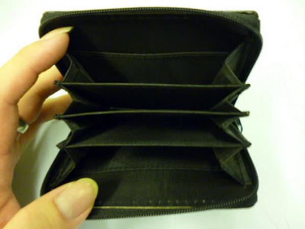 Kullanc her eye ramen srarla harcama yapmaya devam ederse, nce anneye ardndan da ilgili bankaya uyar e-postas yolluyor.