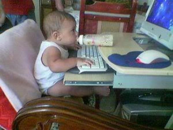 Bebeklerin Bilgisayarlarla İmtihanı - Foto Galeri - Memurlar.Net