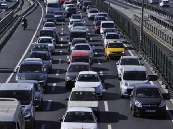 Trkiye'de otomobil hayali kuran orta gelirli vatandalar, tercihini daha ok 15 ila 30 bin TL arasndaki otomobillerden yana kullanyor. Ara sahipleri, otomobillerin en ok kilometre, kaporta, ABS sistemi ve klimasna bakyor.