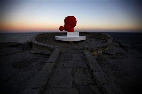 Sanat Qian Sihua'nn "baloncuk no:5" isimli heykeli, bu yl 17.'si dzenlenen "Sculpture by the Sea? sergisi dahilinde Bondi sahiline yerletirildi. Avustralya