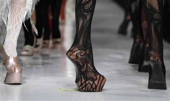 Cakarta Moda Haftas kapsamnda dzenlenen defilede modeller, Somarta markasnn yeni kreasyonunu sergiledi. Endonezya