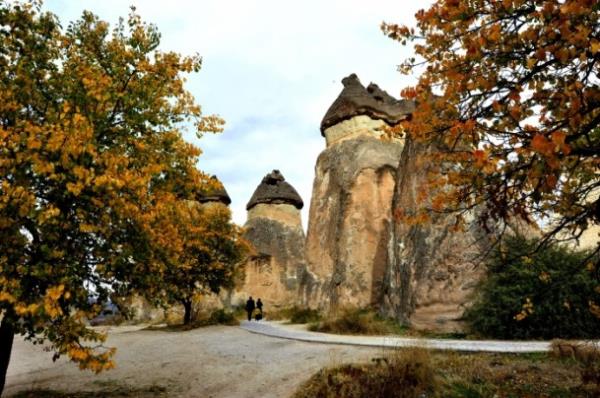 <p><b>Kapadokya</b></p>  Sonbaharn gelii, Trkiye'nin farkl illerinde, fotoraflarn objektiflerine byle yansd. te o muhteem kareler.