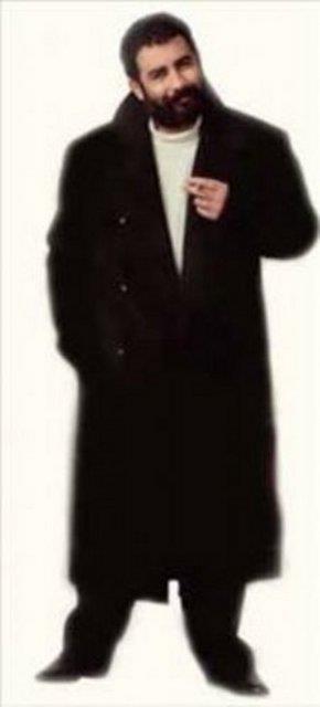 KAYA, YILIN EN Y SANATISI DL'N ALMAK N SAHNEYE IKTI. ARDINDAN YAPTII KONUMA VE ORADAKLERN BYK OUNLUUNUN SALDIRILARI, SRGN YILLARINI BERABERNDE GETRD...