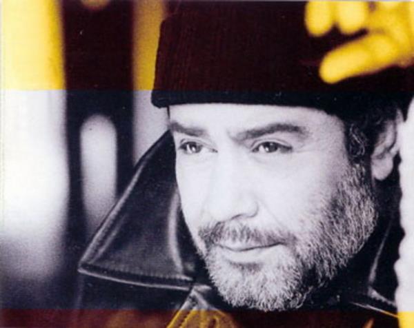 ARDINDAN "ACILARA TUTUNMAK", "AFAK TRKS", "AN GELR" GB ALBMLER ART ARDA YAYIMLANDIINDA AHMET KAYA, BR MCADELENN DE TEMSLCS OLARAK GSTERLYORDU...