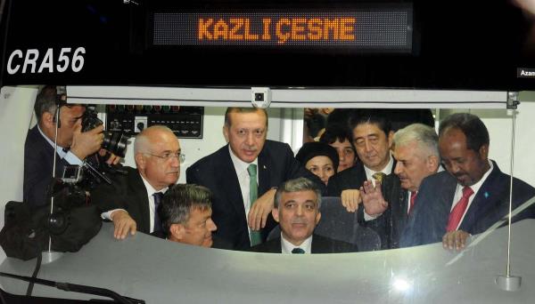 <P>nternet gazetesi, Trkiye'nin dev projelerinden biri olan Marmaray hakknda detayl teknik bilgilere yer verirken, deprem blgesi olan stanbul'da baz endieleri de beraberinde getirdii bilgisini aktard.</P>