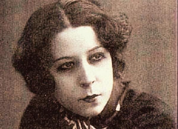 lk kadn tiyatro oyuncusu: Afife Jale