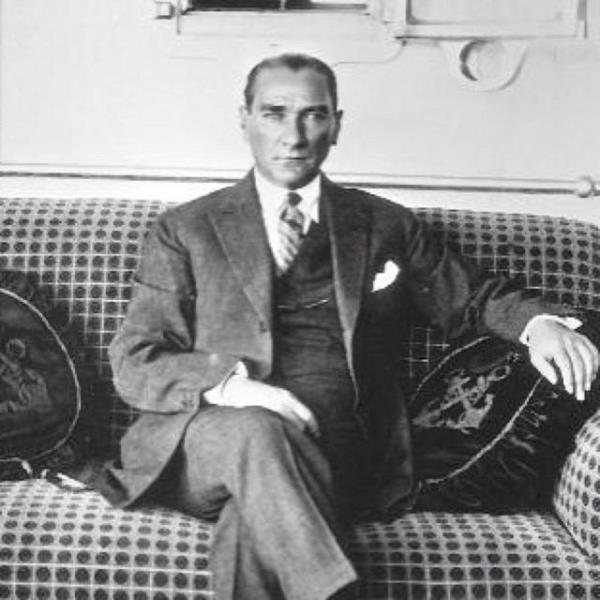 <b>ZEYNEP SEVER DEMREL</b> Ne kadar zengin ve mreffeh olursa olsun, istikllden mahrum bir millet, meden insanlk karsnda uak olmak mevkiinden yksek bir muameleye lyk saylamaz. zgrlk ve bamszlk benim karakterimdir. Ben milletimin en byk ve ecdadmn en deerli miras olan bamszlk ak ile dolu bir adamm. ocukluumdan bugne kadar ailev, husus ve resm hayatmn her safhasn