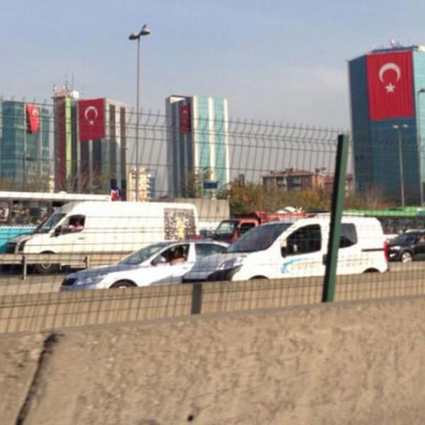 <b>SELUK AHN</b> Heryerde bayraklar, stanbul bugn muhteem grnyor