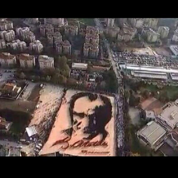 <b>TUNCAY ANLI</b> 29 Ekim, Bursa...Bursa halknn insan oluturduu Mustafa Kemal Atatrk portresi...