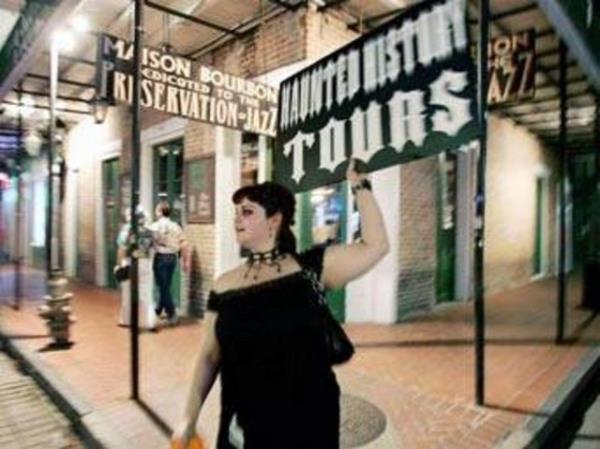 New Orleans Scak caz mzii ve bol baharatl yemeklerinin yannda, Afrika gmenlerinin Louisiana eyaletine getirdikleri Vudu da bu ehrin tarihi gelenekleri arasndadr.