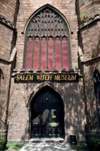 Salem, Massachusetts 1692'deki Salem cad mahkemeleriyle kt hretini pekitirmi, Arthur Miller'in "The Crucible" oyununa konu olmutu. ehrin en ok ziayret alan mzesi bugnlerde New Age butiklerini grmek mmkn.