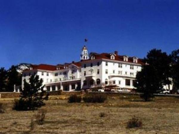 Stanley Hotel Stanley Buharl otomobillerinin kurucusu Freelan O. Stanley'in adn alyor. Stanley'in hayaletinin sk sk otelin bilardo odas ve barn ziyaret ettii syleniyor. Konuklar otele hi ocuk kaydolmamasna ramen gece koridorlarda grlt yapan ocuklardan ikayeti.