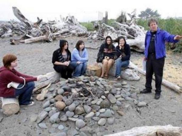 Forks, Washington Forks Ticaret Odas yesi Michael Gurling (sada) Stephenie Meyer'in vampir temal nl kitab ve filmi Twillight(Alacakaranlk)'ta tasvir edilen akhava ateini anlatyor.