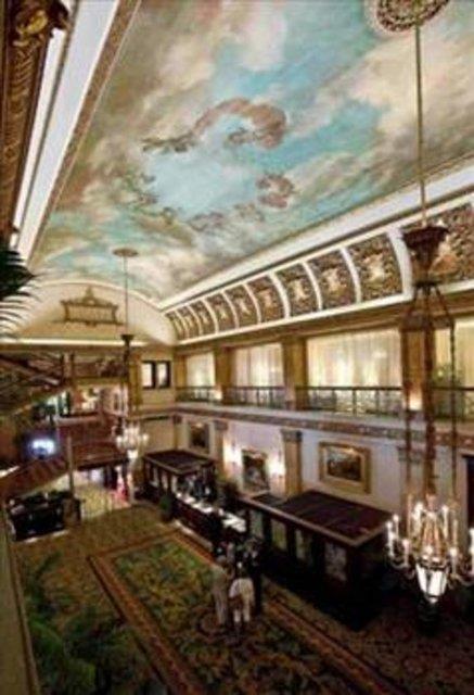 Pfister Oteli 1893 ylnda ina edilen bu otel ABD bakan William McKinley ve ondan sonraki btn bakanlar arlamtr. 1927'de len otelin kurucusu Charles Pfister'in hayaletinin gece vakti otele kayt yaptrd syleniyor. Baz mteriler de bazen garip sesler duyduklarn ve doa st deneyimler yaadklarn anlatyorlar.