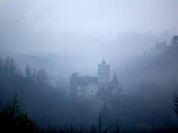 <p><b>Bran atosu</b></p>   Transilvanya'da bulunan Dracula'nn kalesi.
